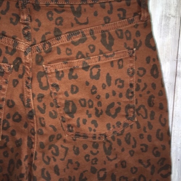 Universal Thread Vintage Stretch Leopard Straight Leg Pants - Picture 6 of 7